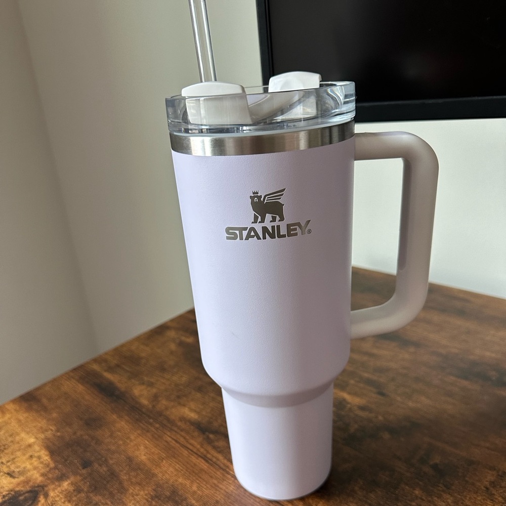 Stanley 40 oz H2.0 FlowState Quencher Wisteria